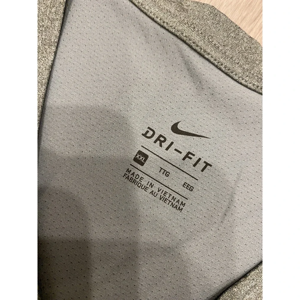 NWT Women's 2XL NIKE Dri-FIT Dry V Neck T‎ Shirt Slim Fit Gray Blouse New! NWT